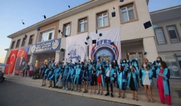 Efes Selçuk Belediyesi, öğrencilerin ilk cep harçlıklarını yatırdı