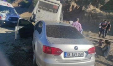 Elazığ'da otomobil, minibüse çarptı: 11 yaralı