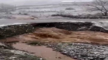 Elazığ’da yağış sonrası dereler taştı, sel nedeniyle yol çöktü