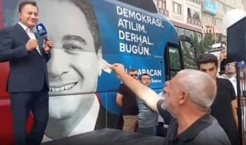 Elazığ'da yurttaş cebindeki 5 TL'yi çıkardı, Babacan'a uzattı: 'Alsın AKP yesin