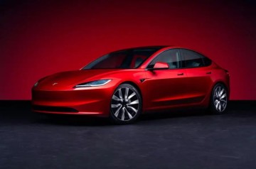 Elon Musk'tan sürpriz hamle: Yeni nesil Tesla Model 3 tanıtıldı!