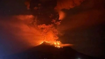Endonezya'da Volkanik Patlama Gerçekleşti