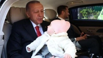 Erdoğan 8 aylık Lina bebeği sevdi, oyuncak hediye etti