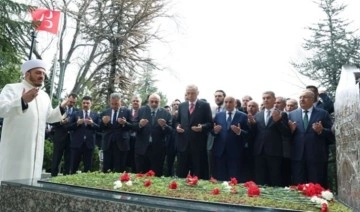 Erdoğan, Alparslan Türkeş’in mezarını ziyaret etti