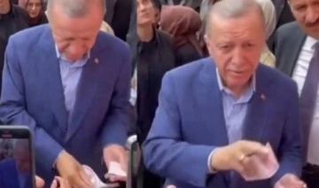 Erdoğan oy kullandığı okulda 200 TL ve oyuncak dağıttı