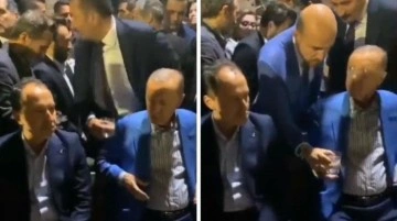 Erdoğan'ın koruma müdürünün getirdiği suyu içmediği anlarda herkes aynı detaya takıldı