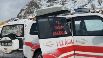 Eruh'ta kardan mahsur kalan hasta çift, sağlık ekiplerine teslim edildi