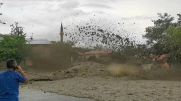 Erzincan'da sağanak sele neden oldu