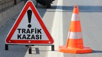 Erzurum’da havaalanı yolunda feci kaza, araç ters döndü