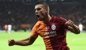 Eski Galatasaraylı futbolcu Lukas Podolski'den konteyner kampanyasına bağış