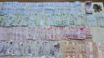 Eskişehir'de dilencinin elindeki poşetten 13 bin 630 lira çıktı