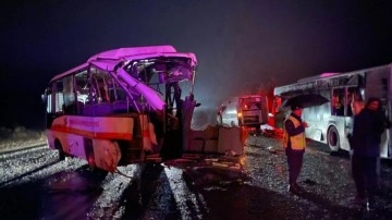 Eskişehir'de iki otobüs ile karavan çarpıştı: 2'si ağır 14 yaralı