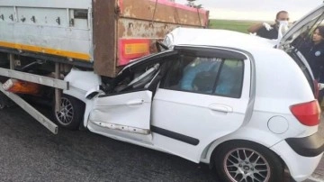 Eskişehir'de tıra çarpan otomobildeki 2 kişi öldü, 1 kişi yaralandı