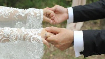 Evlenenlere faizsiz evlilik kredisinde gençler yaşa takıldı