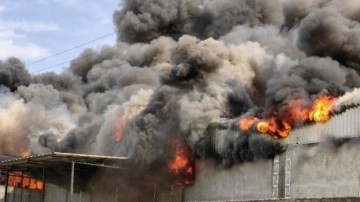 Fabrikadaki yangın, yanındaki 3 fabrikaya daha sıçradı