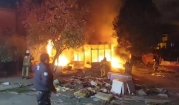 Faciadan dönüldü: Çekmeköy'de gecekondu alev alev yandı