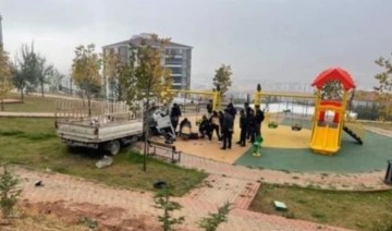 Faciadan dönüldü: Kupası açılan kamyonet çocuk parkına girdi