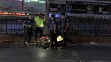 Fatih&rsquo;te otomobille motosiklet çarpıştı: 1 ölü, 1 yaralı