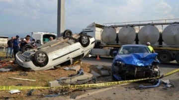 Feci kaza: 2 otomobil çarpıştı, 3 kişi hayatını kaybetti