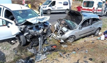 Feci kaza... Çanakkale'de otomobiller çarpıştı