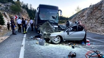Feci kaza! Otobüsün çarptığı otomobil 95 metre sürüklendi: 1 ölü, 5 yaralı