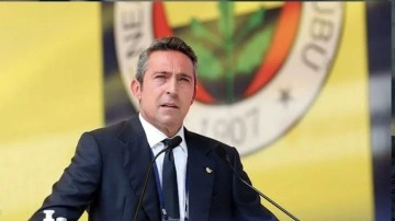 Fenerbahçe Başkanı Ali Koç, adaylık için imzaları teslim etti