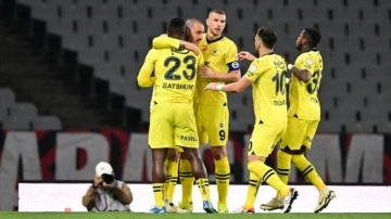 Fenerbahçe ikinci yarıda açıldı. Fatih Karagümrük deplasmanında üç puanı golcüler getirdi