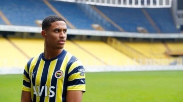 Fenerbahçe, Jayden Oosterwolde ile 4.5 yıllık sözleşme imzaladı