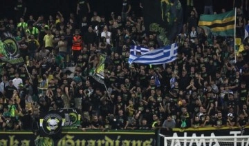 Fenerbahçe maçında AEK Larnaca taraftarlarından skandal pankart!