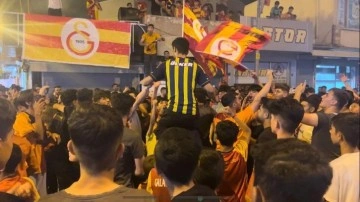 Fenerbahçe ve Galatasaraylılar şampiyonluğu birlikte kutladı!