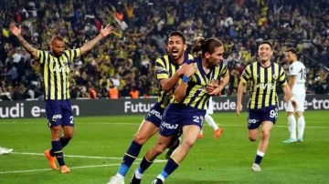 Fenerbahçeli futbolcular soyunma odasında ant içti!