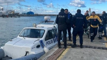 Feribottan atlayan kişiyi deniz polisi kurtardı