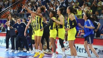 Finalde farklı galibiyet. Fenerbahçe Alagöz Holding üst üste ikinci kez Euroleague şampiyonu oldu