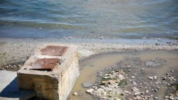 Florya Sahili'nde kanalizasyon suyu denize karıştı: Vatandaş İmamoğlu'na isyan etti
