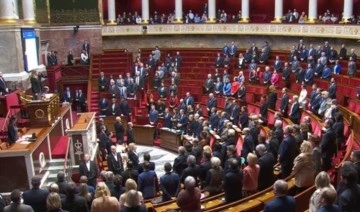 Fransa parlamentosunda saygı duruşu