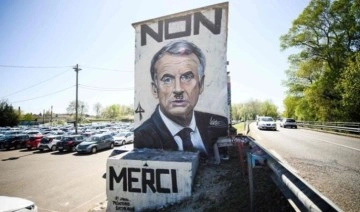 Fransa'da Cumhurbaşkanı Macron'un Hitler'e benzetildiği afişlere ilişkin soruşturma b