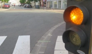 Fransa'da trafik lambalarına turuncu ışık eklendi