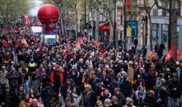Fransa'da ülke genelinde protestolar başladı