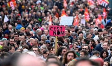 Fransızlar, ülkenin çeşitli kentlerinde eş zamanlı protestolar düzenliyor