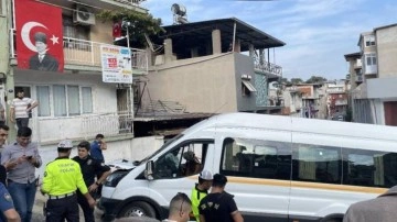 Freni boşalan servis minibüsünün duvara çarpması sonucu 7 kişi yaralandı