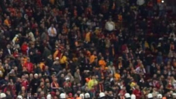 Futbola Galatasaray maçında da siyaset girdi
