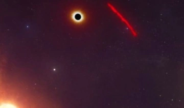 Galaksimizin merkezindeki kara deliğe gizemli cisim sürükleniyor