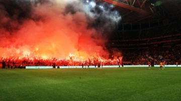 Galatasaray 35 bin kişi önünde idman yaptı