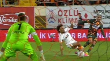 Galatasaray Alanyaspor penaltı var mı yok mu? Sasha Boey pozisyonu penaltı mı?