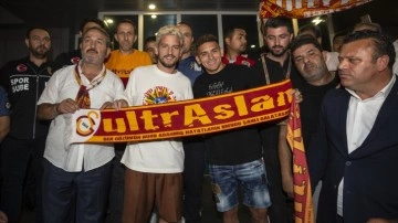 Galatasaray'dan transfer şov! Dries Mertens ve Lucas Torreira İstanbul’a geldi