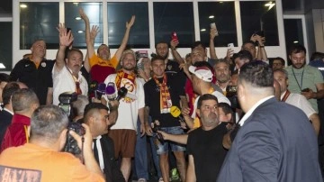 Galatasaray'ın İstanbul'a getirdiği Lucas Torreira ve Dries Mertens'ten açıklama