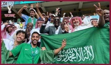 Galatasaraylı futbolcu Bafetimbi Gomis'ten Suudi Arabistan'a kutlama