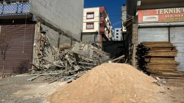 Gaziantep’te beton dökümü sonrası inşaat çöktü