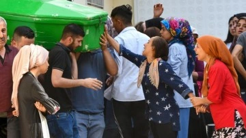 Gaziantep'te kazada ölen sağlıkçının akrabaları morg önünde sinir krizleri geçirdi