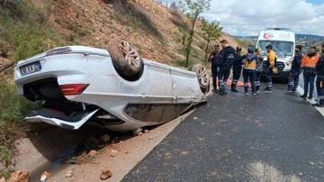 Gaziantep'te otomobil takla attı, sürücünün kız kardeşi hayatını kaybetti
